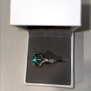 New 2 carat green zirconia Diamond Pt950 plated ring